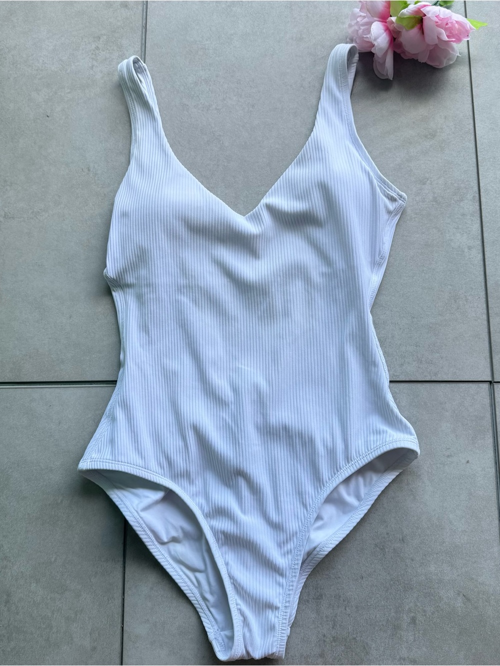Andie White Ribbed V-Neck One-Piece Swim wear medium MT lined padded